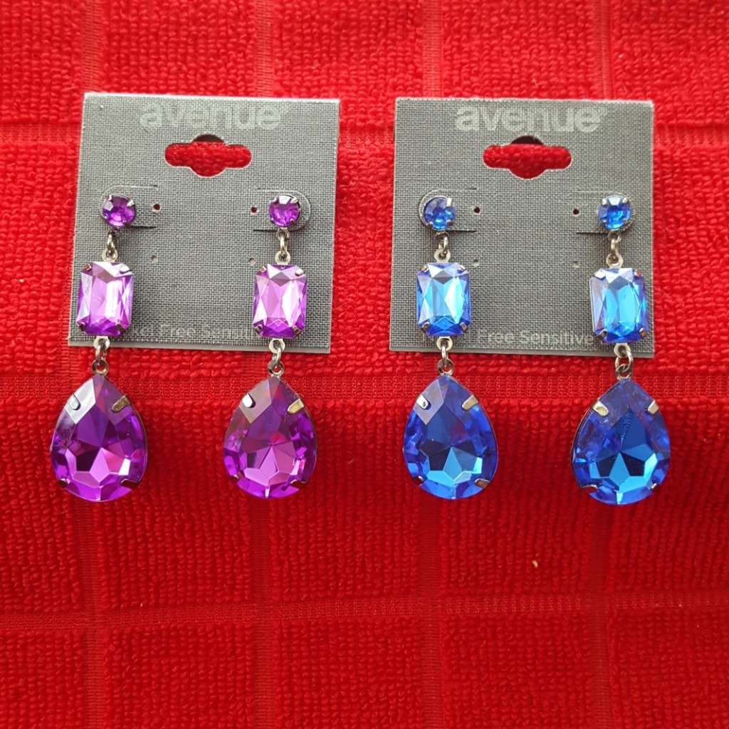 Chandelier Earrings 8$